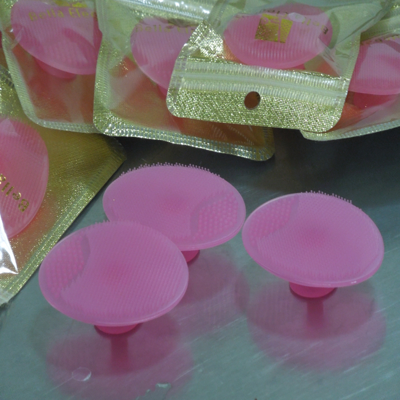 硅膠洗臉?biāo)⒖梢杂糜诨瘖y輔助工具使用